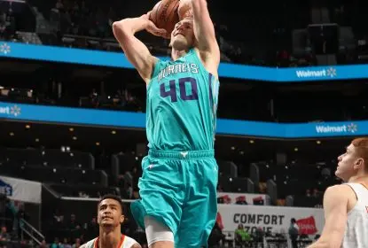 Cody Zeller fratura a mão em jogo de abertura e desfalca os Hornets - The Playoffs