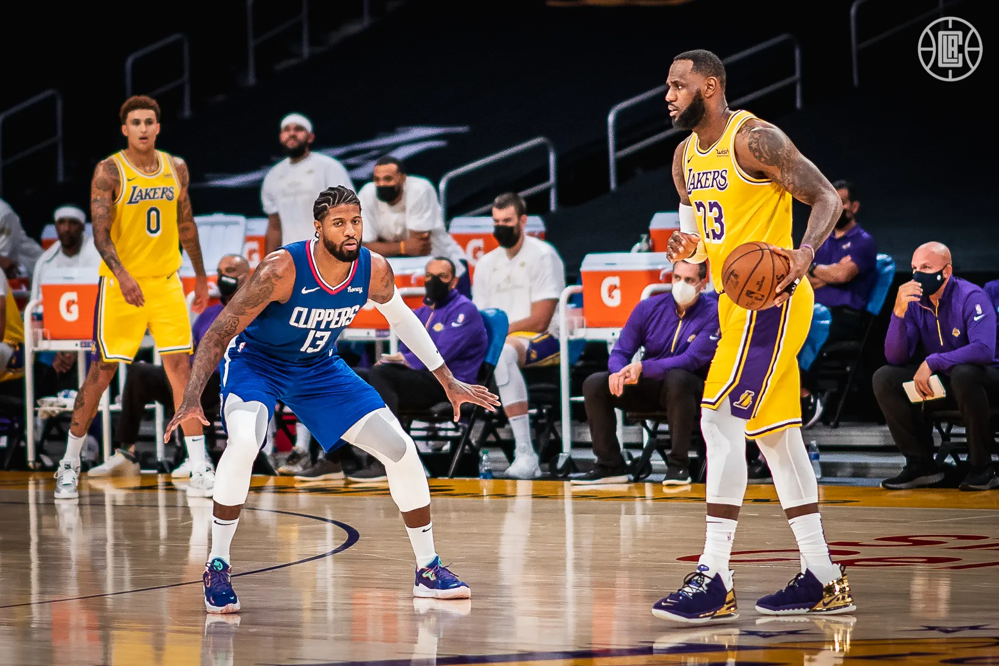 Clippers 'carimbam' faixa dos Lakers com Paul George decisivo