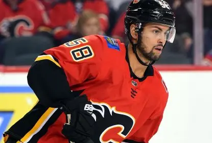 Calgary Flames renova contrato com Oliver Kylington - The Playoffs