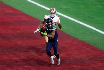 GLENDALE, ARIZONA - JANUARY 03: Wide receiver Tyler Lockett #16 of the Seattle Seahawks catches the game winning touchdown over cornerback Ahkello Witherspoon #23 of the San Francisco 49ers during the fourth quarter at State Farm Stadium on January 03, 2021 in Glendale, Arizona