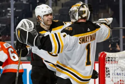 Com goleiro novato, Bruins vencem Flyers por 4 a 2 - The Playoffs