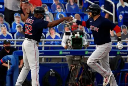 Com home run decisivo de J.D. Martinez, Red Sox vencem Blue Jays - The Playoffs