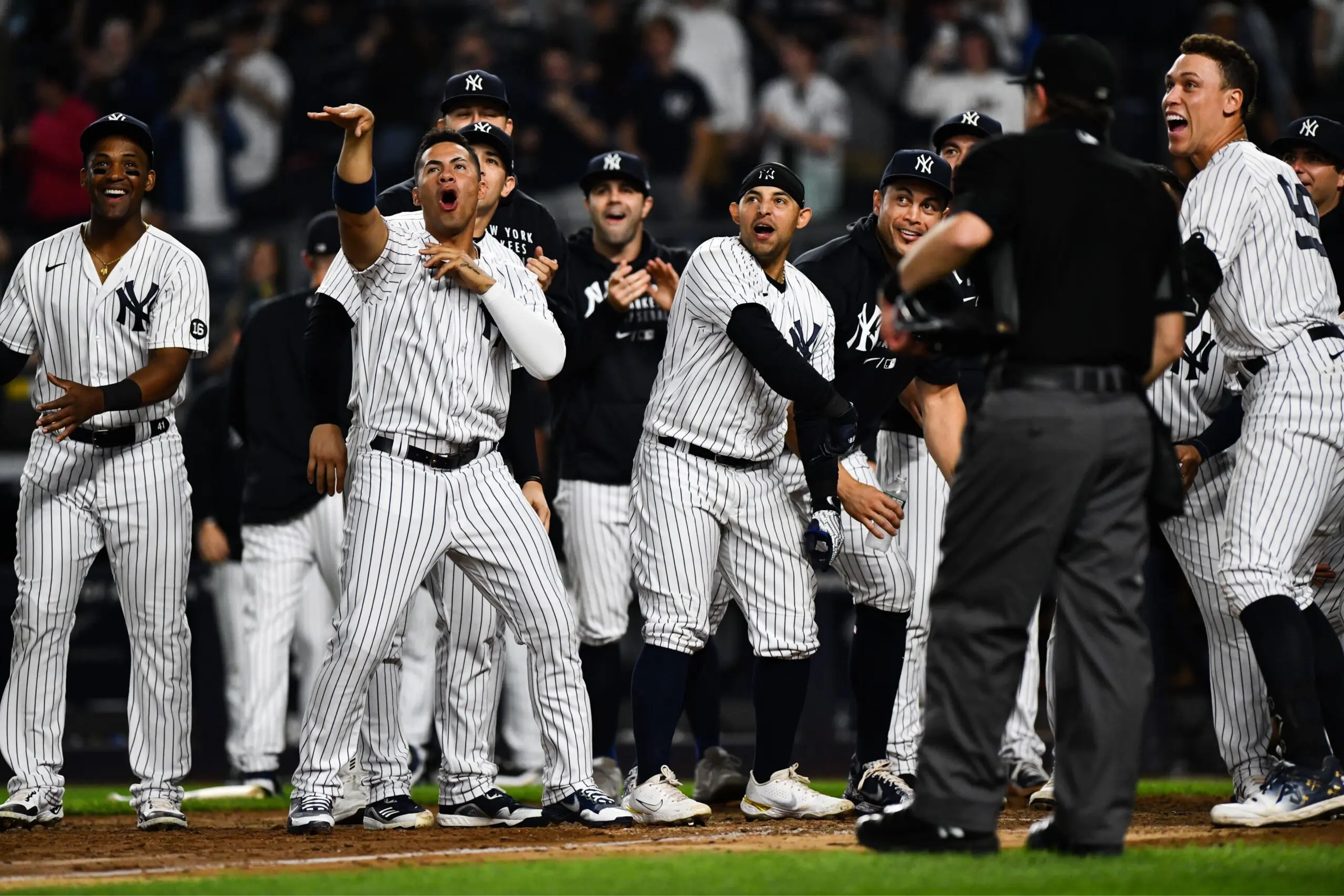 Yankees vencem Rays com walk-off home run de Frazier nas entradas extras