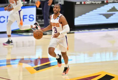CLEVELAND, OHIO - MAY 04: Chris Paul #3 of the Phoenix Suns brings the ball up court during the second quarter against the Cleveland Cavaliers at Rocket Mortgage Fieldhouse on May 04, 2021 in Cleveland, Ohio