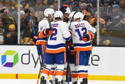 Na prorrogação, Islanders batem Bruins e empatam a série em 1 a 1 - The Playoffs
