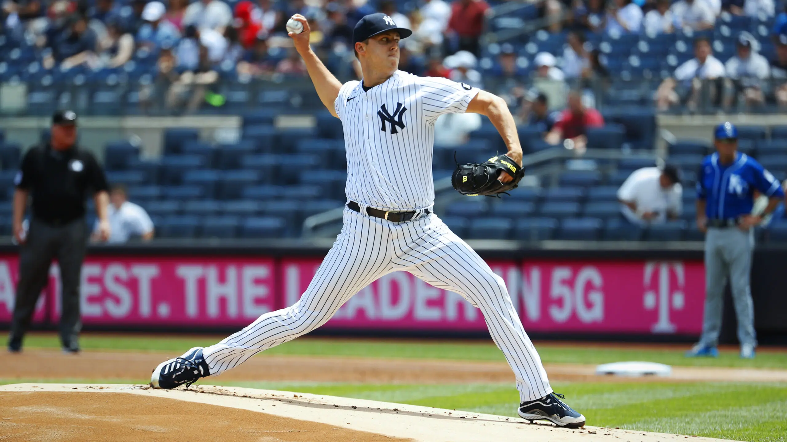 O New York Yankees colocou o arremessador Jameson Taillon na lista de lesionados de 10 dias nesta quinta-feira (9) por conta de uma contusão no tendão do tornozelo direito. 