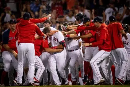 Red Sox contam com Kiké Hernández inspirado para vencer Yankees nas entradas extras - The Playoffs