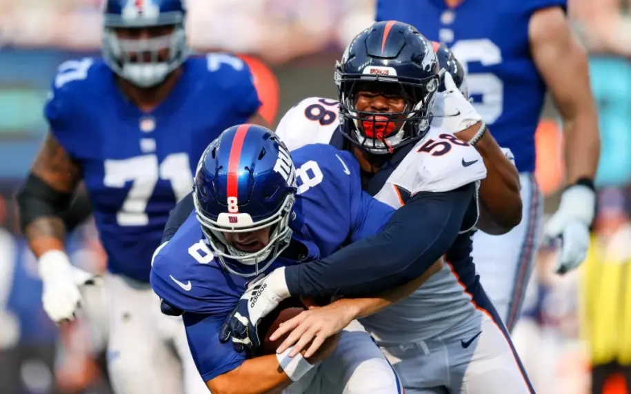 Von Miller com sack em cima de Daniel Jones - Denver Broncos vs New York Giants