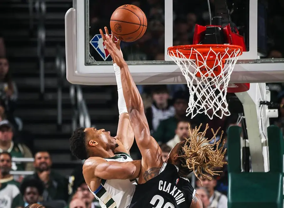 Atuais campeões, Bucks vencem Nets na estreia da NBA com show de Giannis