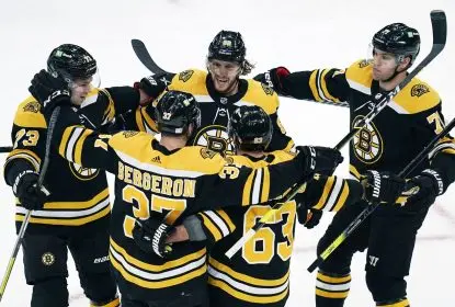 Bergeron brilha e Boston Bruins goleia Detroit Red Wings por 5 a 1 - The Playoffs