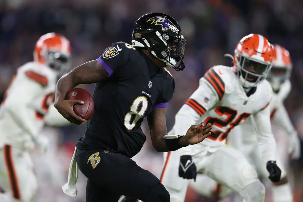 BALTIMORE, MARYLAND - NOVEMBER 28: Quarterback Lamar Jackson #8 of the Baltimore Ravens r with the ball against the Cleveland Browns at M&T Bank Stadium on November 28, 2021 in Baltimore, Maryland