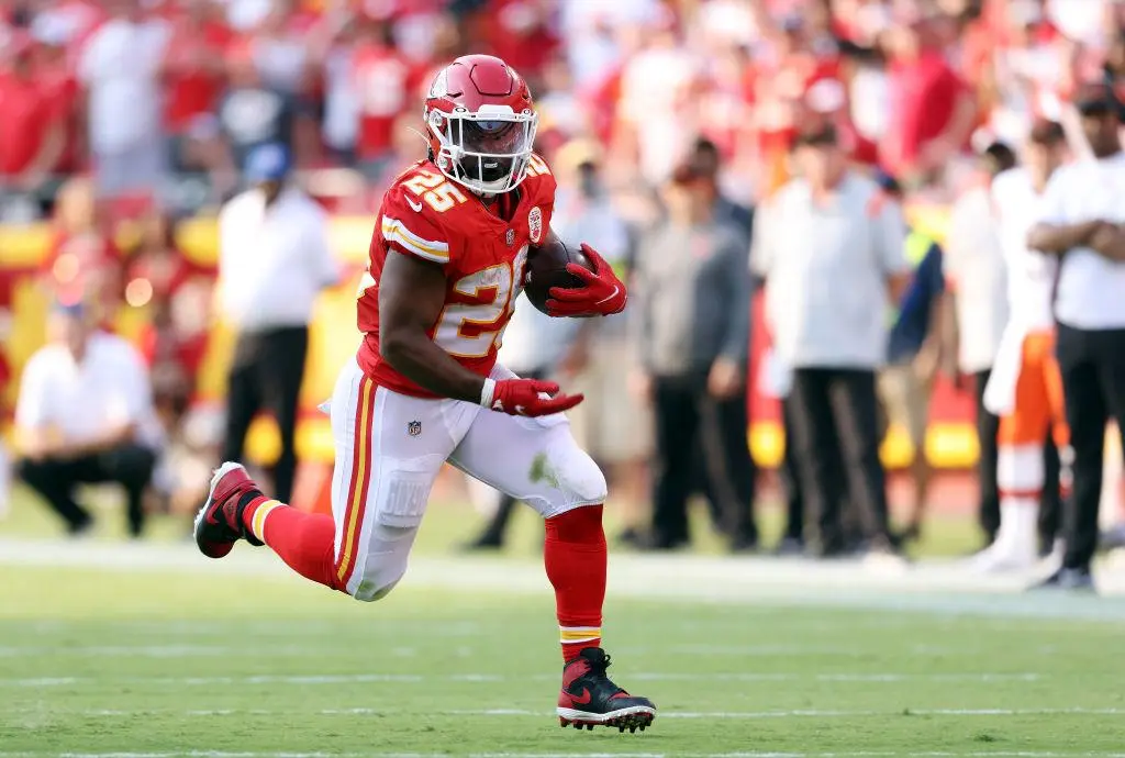 KANSAS CITY, MISSOURI - SEPTEMBER 12: Running back Clyde Edwards-Helaire #25 of the Kansas City Chiefs carries the ball during the game against the Cleveland Browns at Arrowhead Stadium on September 12, 2021 in Kansas City, Missouri