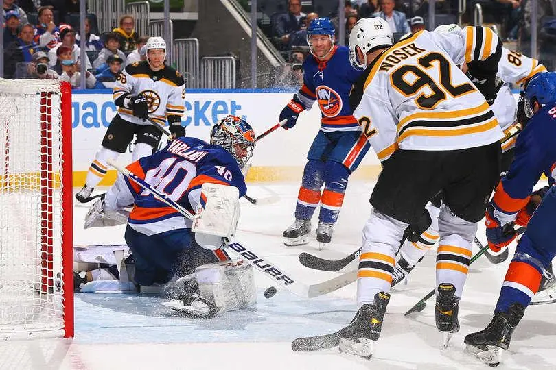 Varlamov faz 40 defesas e ajuda os Islanders a bater os Bruins por 3 a 1.