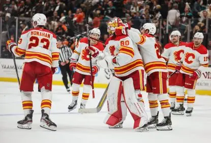 Flames viram e batem Ducks no shootout - The Playoffs