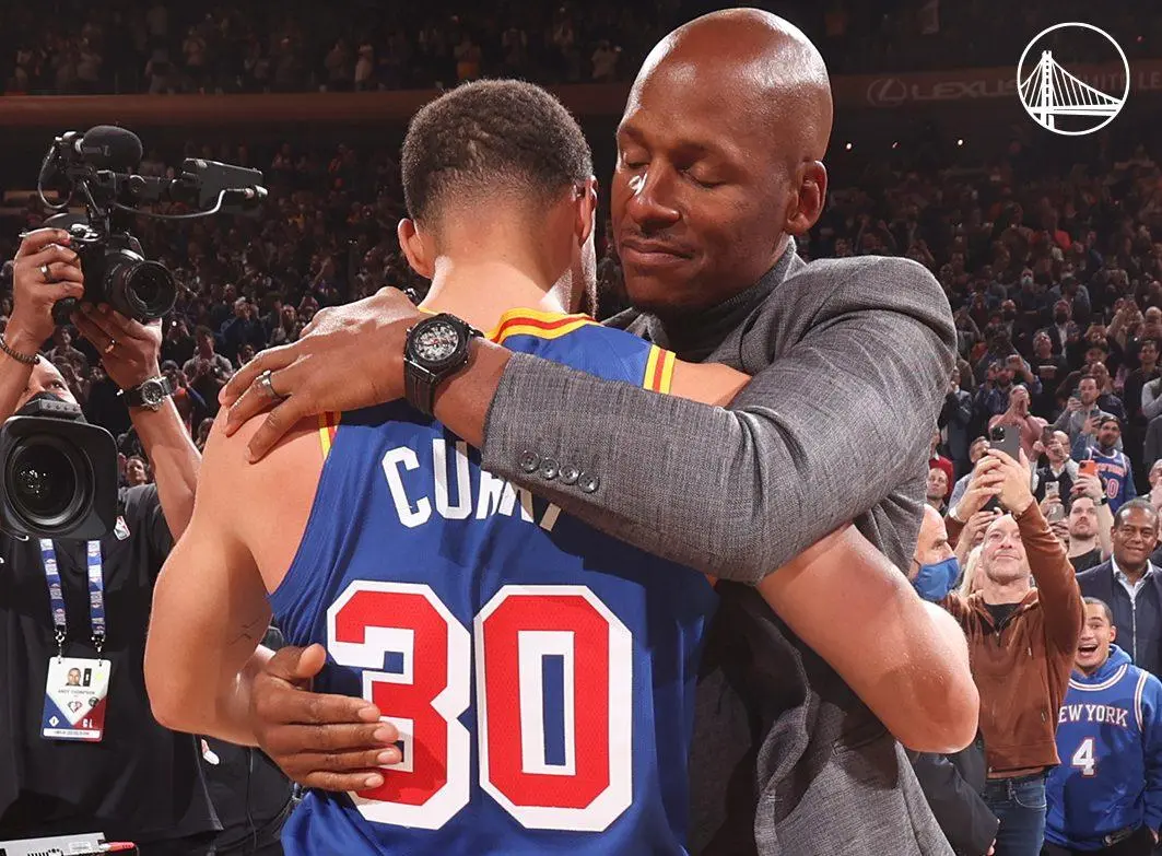 Histórico, Curry bate recorde de bolas de três da NBA e Warriors vencem Knicks