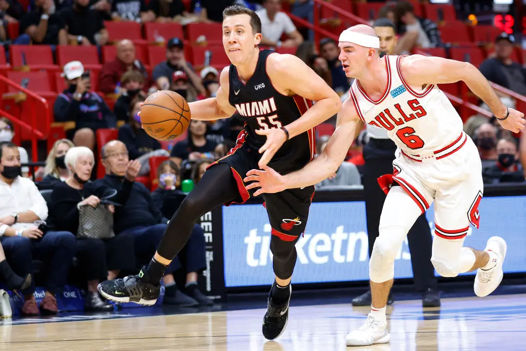 MIAMI, FLORIDA - DECEMBER 11: Duncan Robinson #55 of the Miami Heat drives to the basket against Alex Caruso #6 of the Chicago Bulls during the first half at FTX Arena on December 11, 2021 in Miami, Florida