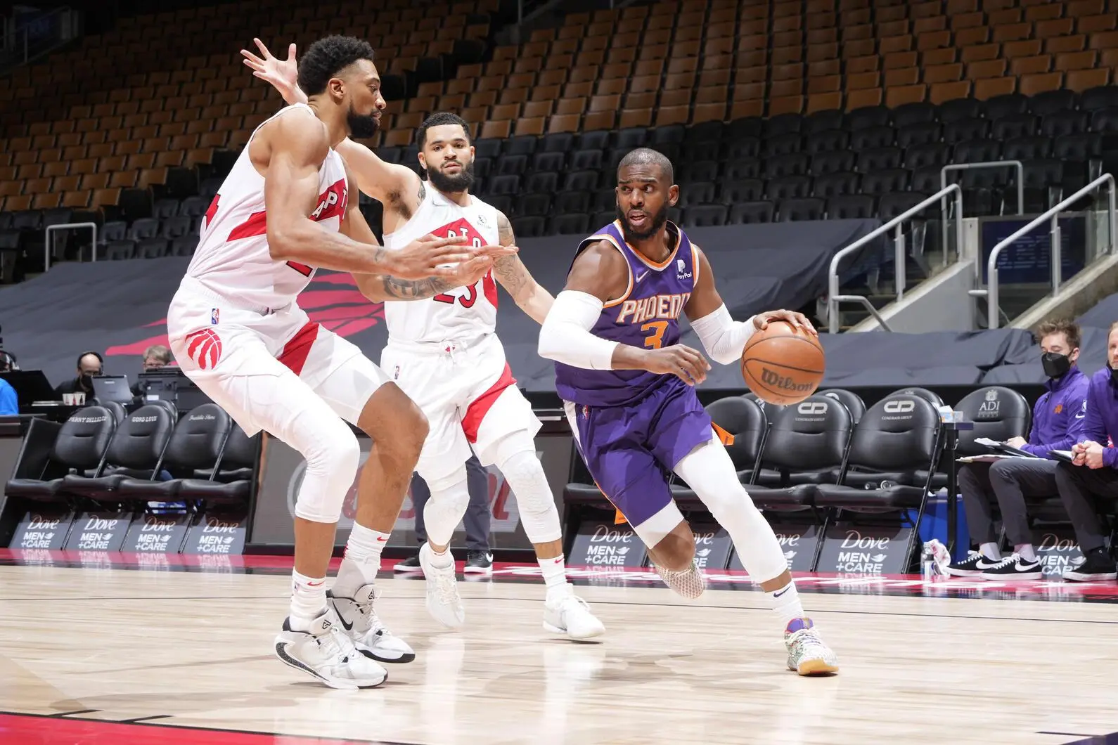 Phoenix Suns derrota Toronto Raptors e assume liderança da Conferência Oeste