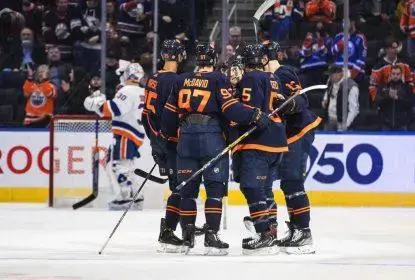 Com novo treinador, Edmonton Oilers derrota New York Islanders - The Playoffs