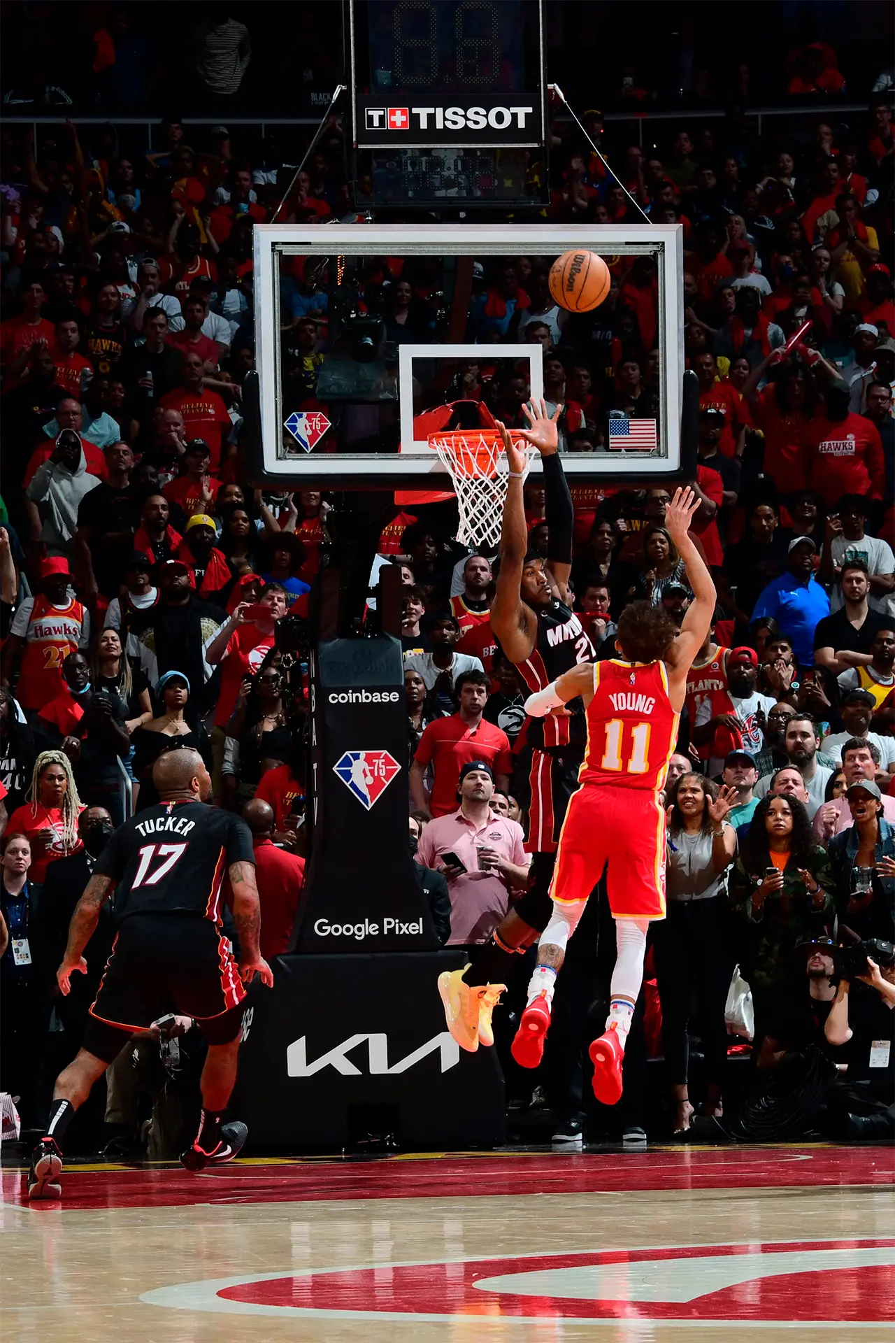 Com bola decisiva de Trae Young, Atlanta Hawks vence Miami Heat e diminui desvantagem na série