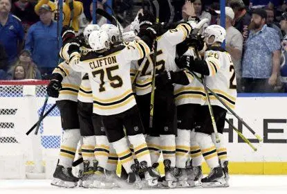Charlie Coyle marca na prorrogação e Bruins vencem Lightning por 2 a 1 - The Playoffs