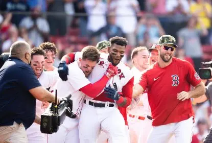 Boston Red Sox vence Seattle Mariners com walk-off slam nas entradas extras - The Playoffs