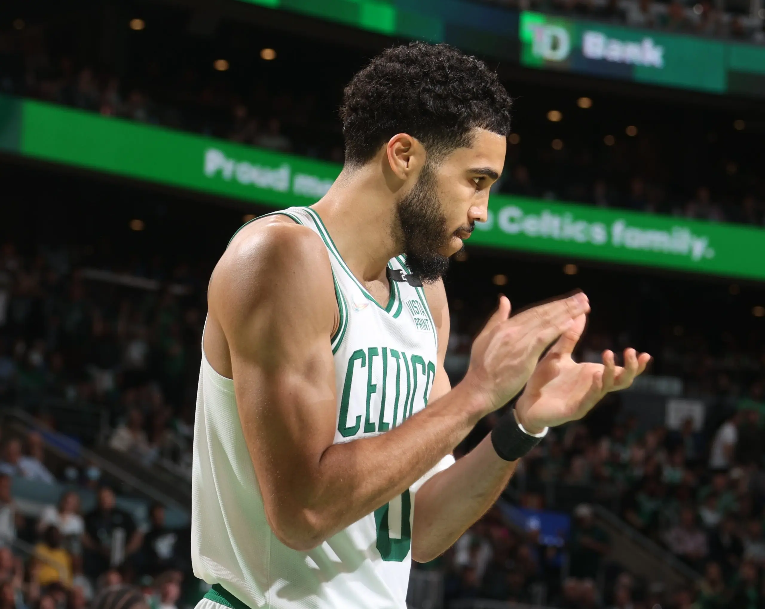 Celtics dominam Heat e empata Finais do Leste