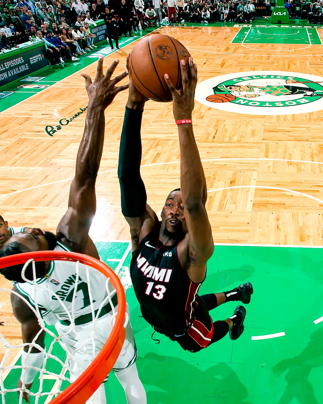 Heat conta com boa atuação de Adebayo, derrota Celtics e volta a liderar final do Leste