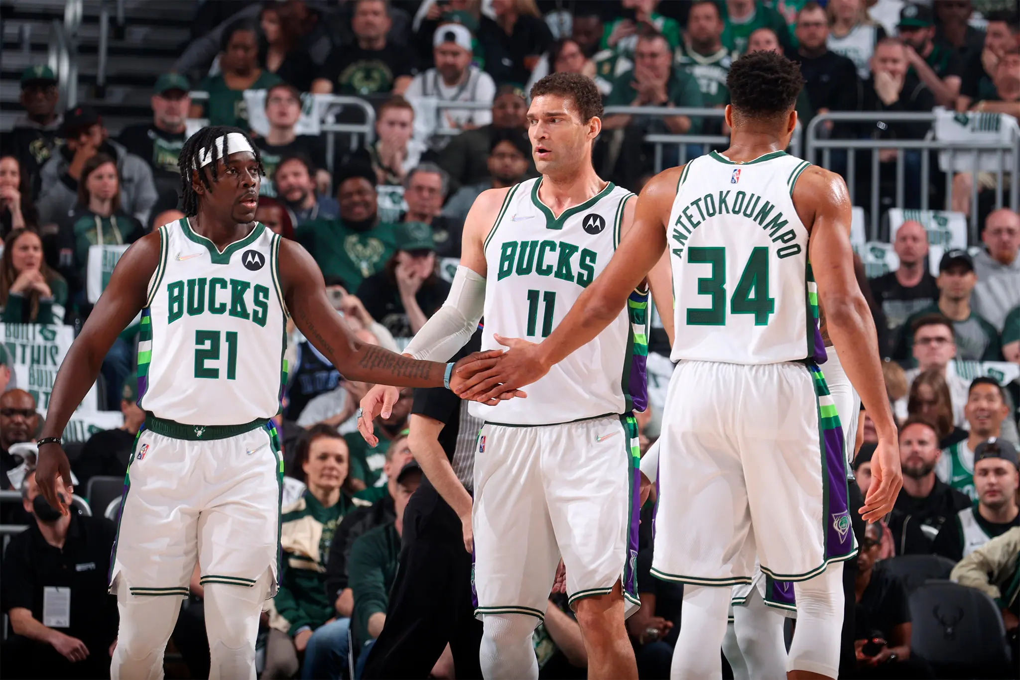 Com grande atuação de Antetokounmpo, Bucks derrotam Celtics e voltam a liderar a série