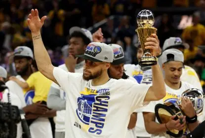 Curry reverencia Magic Johnson após vencer primeiro prêmio de MVP da Conferência Oeste - The Playoffs