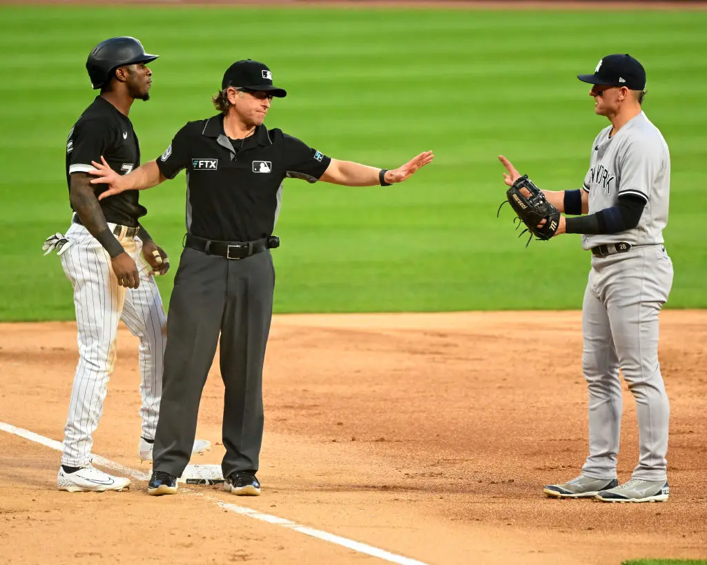 O terceira base do New York Yankees Josh Donaldson emitiu, nesta quinta-feira (26), uma declaração sobre o comentário julgado como racista que dirigiu ao shortstop do Chicago White Sox, Tim Anderson.