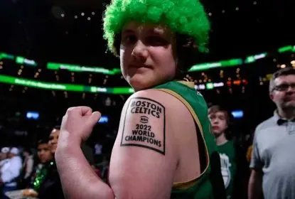 Torcedor do Boston Celtics decide não remover tatuagem que antecipava título de 2022 - The Playoffs
