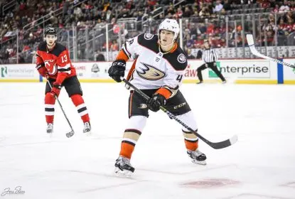 Anaheim Ducks acerta renovação de contrato com Isac Lundestrom - The Playoffs