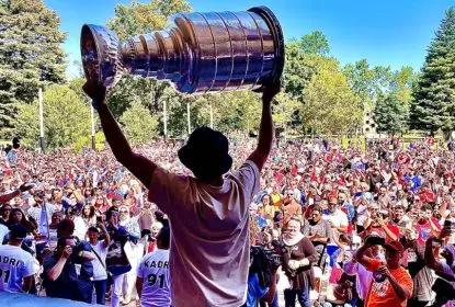 Nazem Kadri leva Stanley Cup a mesquita no Canadá e faz história - The Playoffs