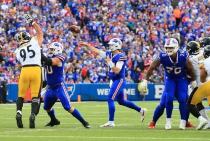Allen e Davis dão show e Bills atropelam Steelers em casa - The Playoffs