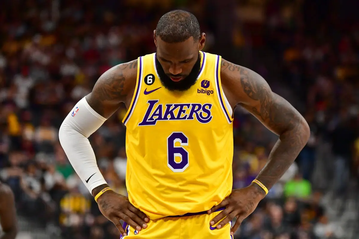 LeBron James não está satisfeito com o desempenho de artilharia da equipe dos Lakers no primeiro jogo da temporada
