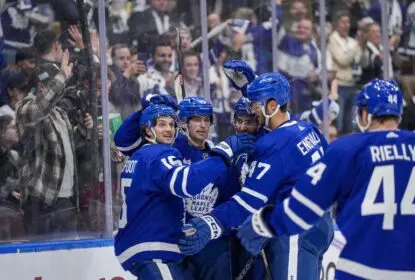 Maple Leafs vencem de virada os Capitals na estreia em casa - The Playoffs
