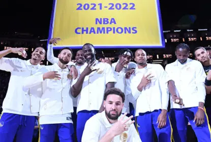 Warriors celebram título da última temporada e estreiam com vitória sobre os Lakers - The Playoffs