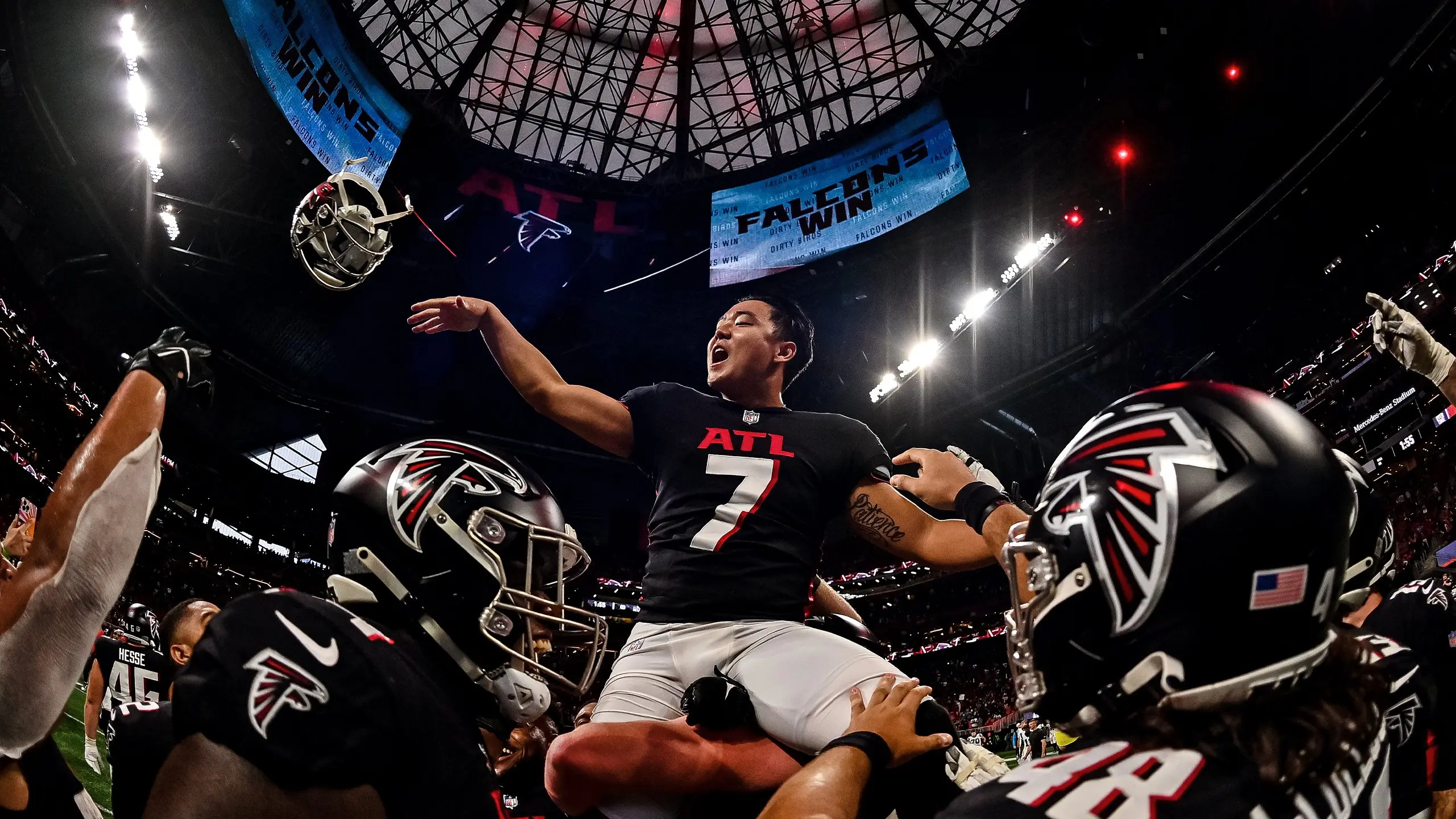 Atlanta Falcons vence Carolina Panthers na prorrogação
