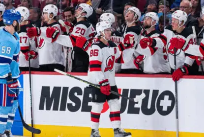Devils goleiam Canadiens e chegam à décima vitória seguida - The Playoffs