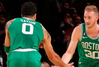Boston Celtics derrota New York Knicks com recorde de cestas de três pontos convertidas - The Playoffs