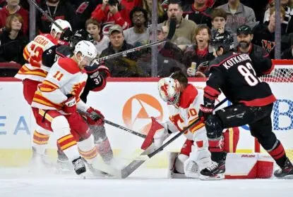 Calgary Flames perde para Carolina Hurricanes e aumenta sequência de derrotas - The Playoffs