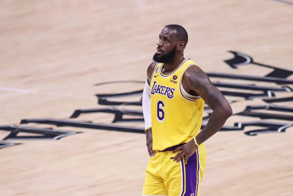 LeBron James considera aposentadoria após Lakers serem varridos na