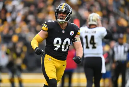 PITTSBURGH, PENNSYLVANIA - NOVEMBER 13: T.J. Watt #90 of the Pittsburgh Steelers reacts after a tackle in the game against the New Orleans Saints during the first quarter at Acrisure Stadium on November 13, 2022 in Pittsburgh, Pennsylvania