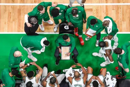 Joe Mazzulla, técnico dos Celtics, perde jogo com irritação no olho - The Playoffs