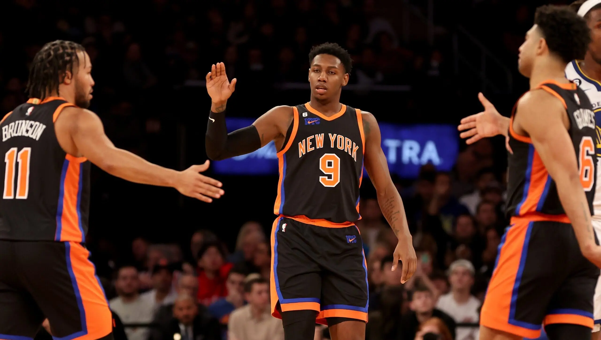 Coletivo funciona, Knicks 'amassam' Warriors e conquistam 8ª vitória seguida