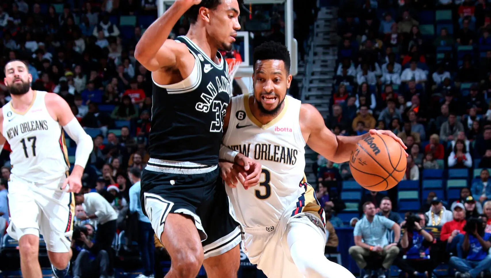 CJ McCollum tem grande atuação, e New Orleans Pelicans derrota San Antonio Spurs
