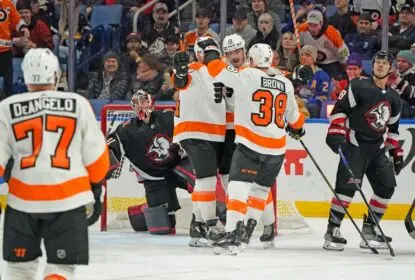 Defesa brilha e Philadelphia Flyers vence Buffalo Sabres por 4 a 0 - The Playoffs