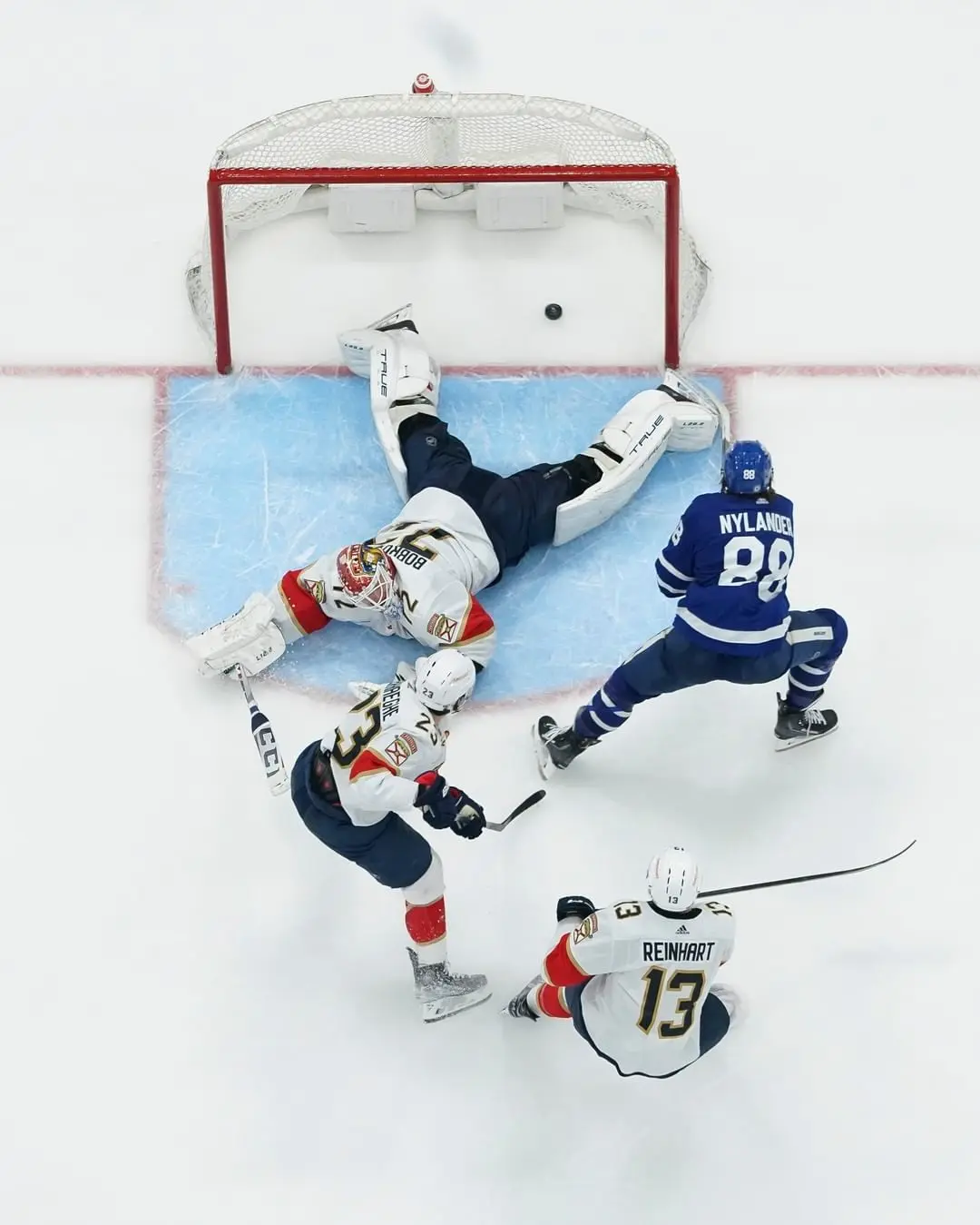 Maple Leafs vencem de virada na prorrogação com show de Nylander.