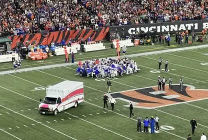 Damar Hamlin, dos Bills, sofre parada respiratória durante o Monday Night Football - The Playoffs