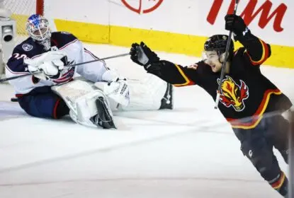 Flames vencem Blue Jackets no retorno de Gaudreau a Calgary - The Playoffs
